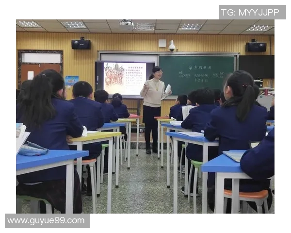 《聚焦赛季发展与球队表现的全景分析》