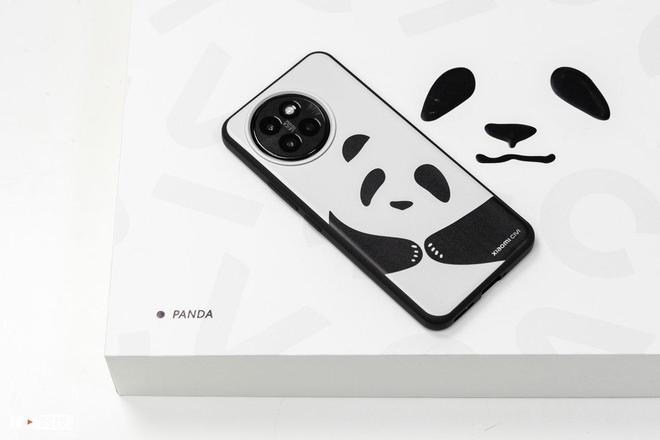 星空体育app熊猫联名心爱值爆表小米 Civi4 Pro 黑与白定制色图赏(图3)