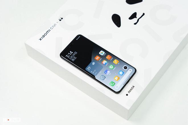 星空体育app熊猫联名心爱值爆表小米 Civi4 Pro 黑与白定制色图赏(图5)